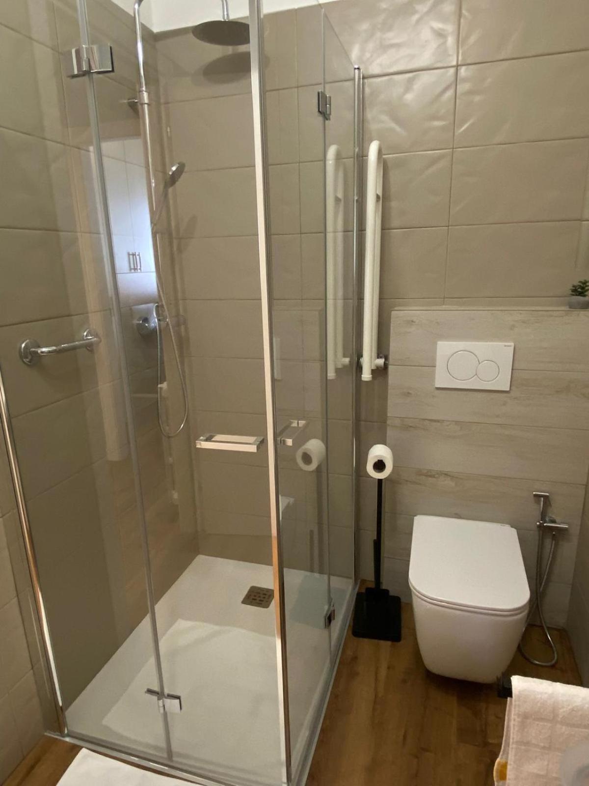 Lakeside Apartment Граведона Екстериор снимка